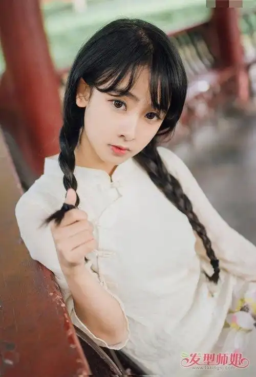 浪漫唯美女生编仙境辫赏析图片 凸显乖巧可爱的麻花辫子发型