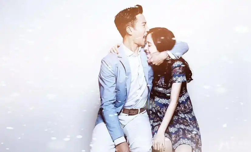 杨幂怀孕三个月 新婚夫妻全新甜蜜大片