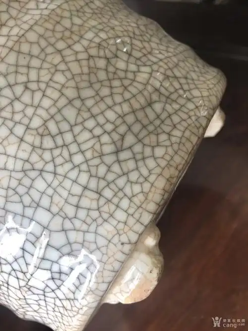 元代哥窑弦纹香炉 !