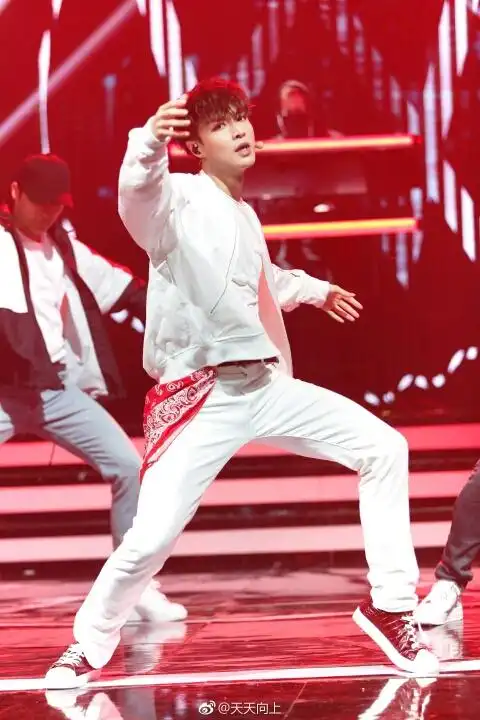 你觉得张艺兴舞蹈如何
