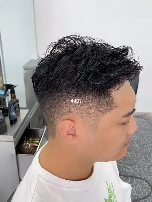 港风侧背头 男生一定要尝试的发型#男生烫发_男士发型_男士烫发_发型