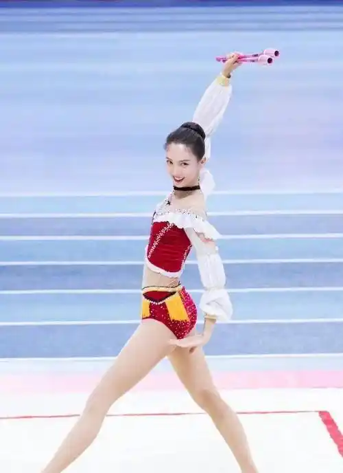 如今金晨参加《乘风破浪的姐姐》,在节目中并没有因为自己的专业功底