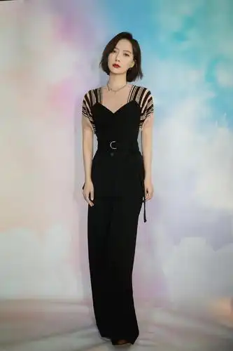 倪妮王珞丹近期相似造型