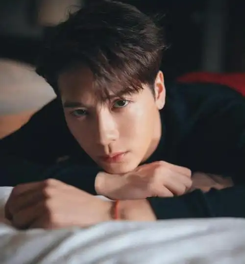 霸气王嘉尔在伦敦演唱会上怒怼外媒胡说八道赤子之心引人怒赞