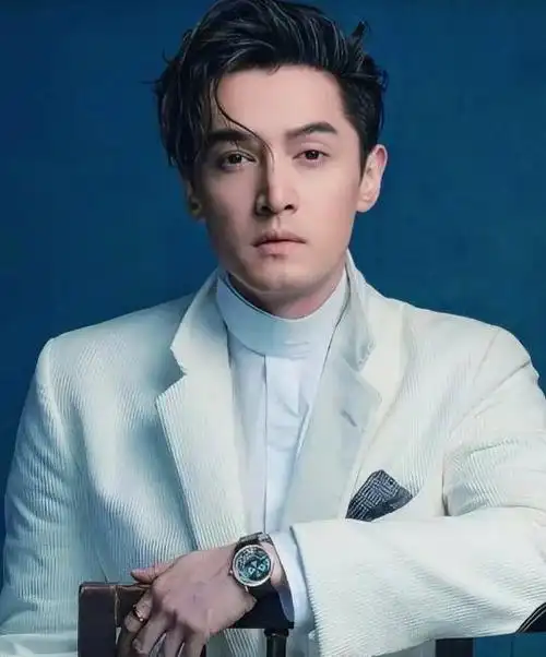 精神状态引人担忧!胡歌晒满脸胡须照,疑是怀念当时的人?