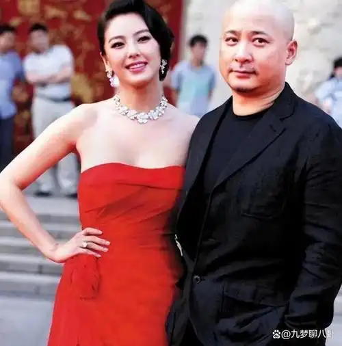 暴躁娇妻张雨绮情史两任前夫都是父亲辈34岁已两婚两离两个娃