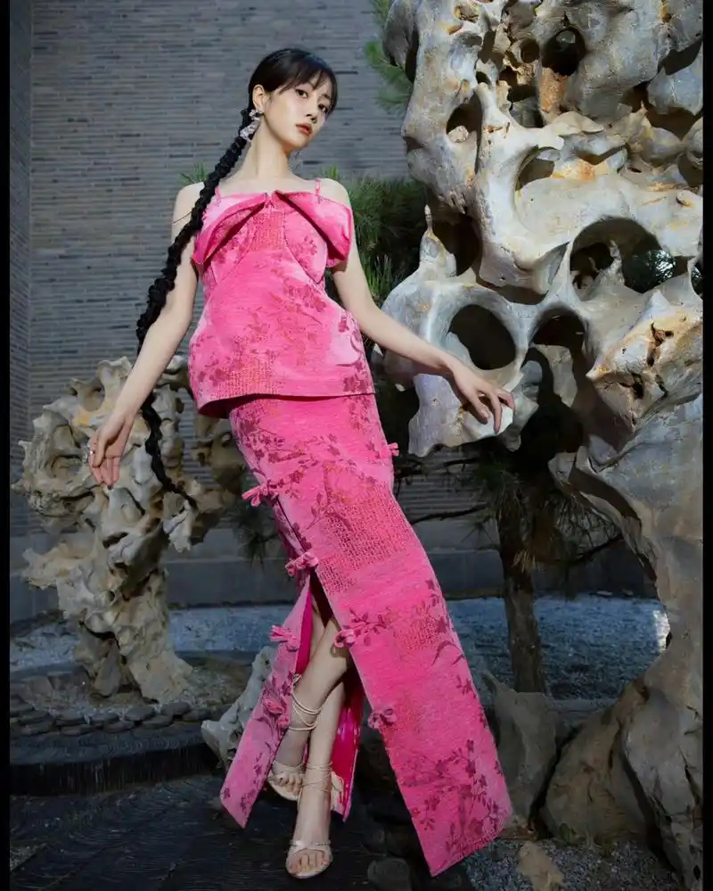 【李溪芮】 金色水钻交叉绑带高跟凉鞋 67