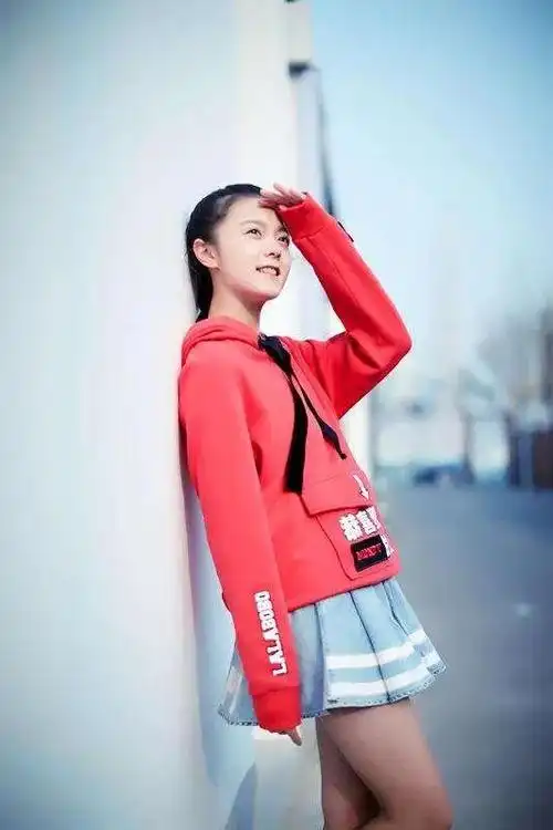 赵今麦人脉真心不错有两位艺人给她加油人缘太好了