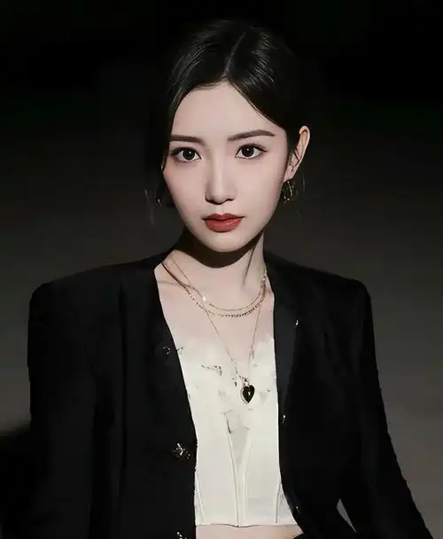 陈钰琪以其甜美形象广受欢迎,不过近来也遭遇了发展上的小瓶颈.