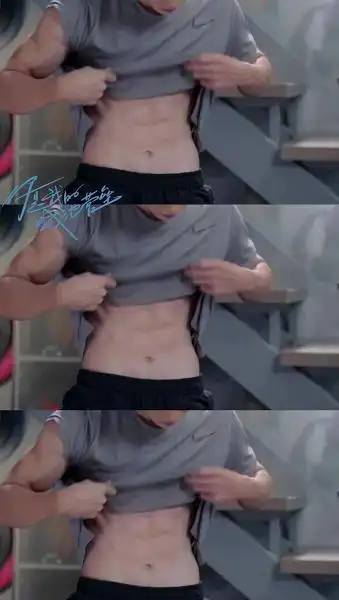 文文静静的白敬亭居然是肌肉男网友调侃迷妹们要忍不住尖叫了