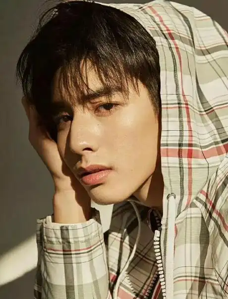 99年出生的四位男星:宋威龙有前任,吴磊拍吻戏,最纯的是王俊凯