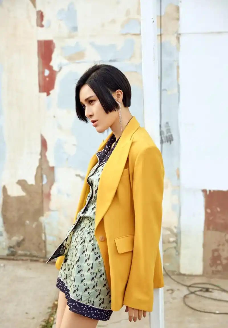 尚雯婕耳环垂到锁骨,配烟熏妆霸气无比,细看胸口"心机"太明显