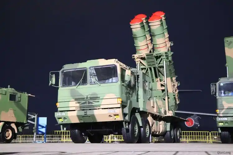 对外展出的中国空军的"红旗"-22地空导弹.