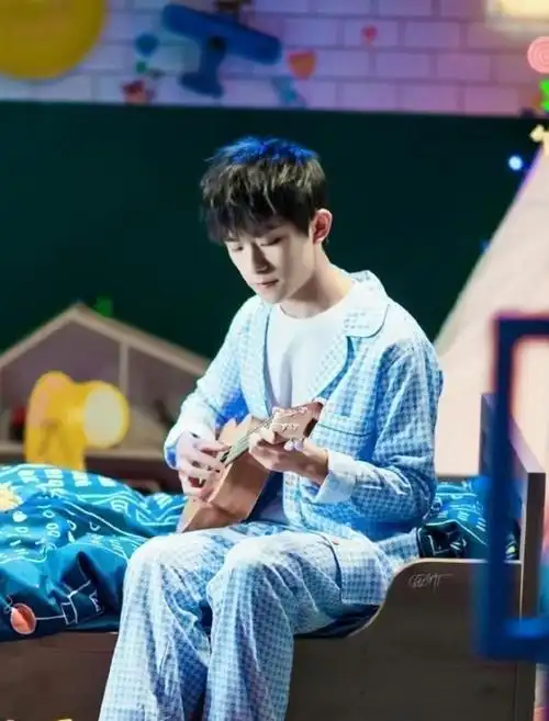 tfboys穿睡衣有多帅王俊凯变居家好男人易烊千玺是来撩妹的吗