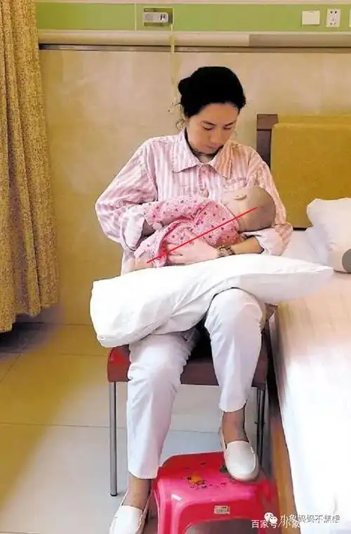 坐姿,切记保持背部和脑部都是同一个朝向.