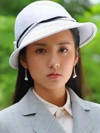 《地火》热播 吕一谍战上演"美女救英雄"