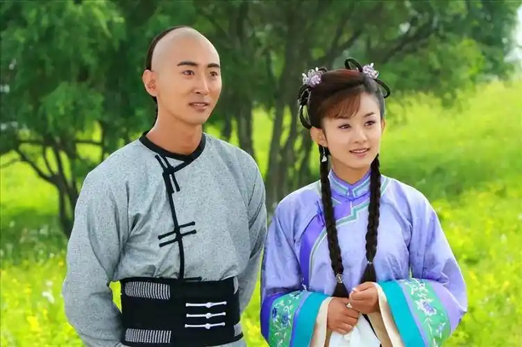 新还珠格格尔泰喜欢小燕子吗(新还珠电视剧剧情解析)-3