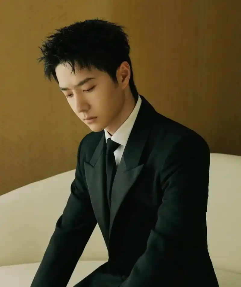 王一博穿西服,又正又帅,那该死的高级感有着让人无法抗拒的魅力[比心]