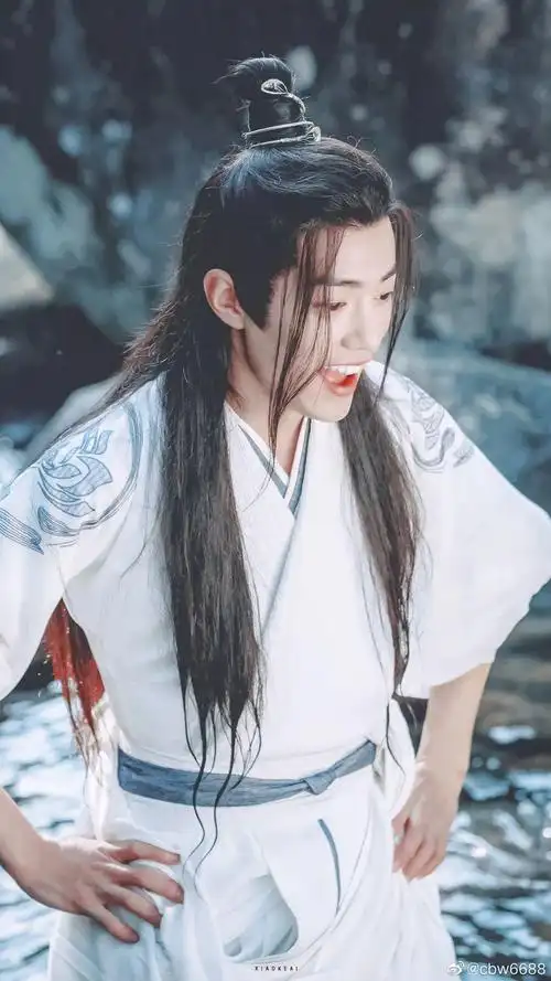 大约是在十年前吧,轻松活泼,很配白衣羡羡的恣意潇洒呀#肖战 #古风
