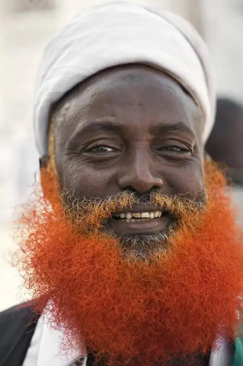 竖图,彩色,快乐,非洲,肯尼亚,仅一个男性,艺术,彩绘,头巾,文化,红色