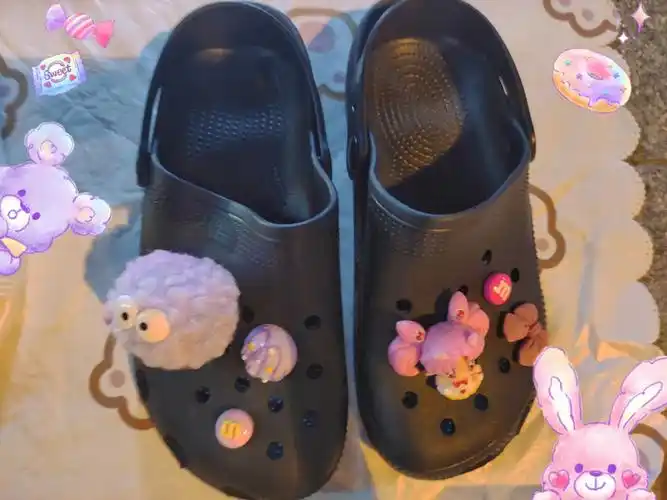 6,鞋的底扣7,粘鞋扣的胶水8,袋子(饰品袋)因为有一些客人想买回家自己