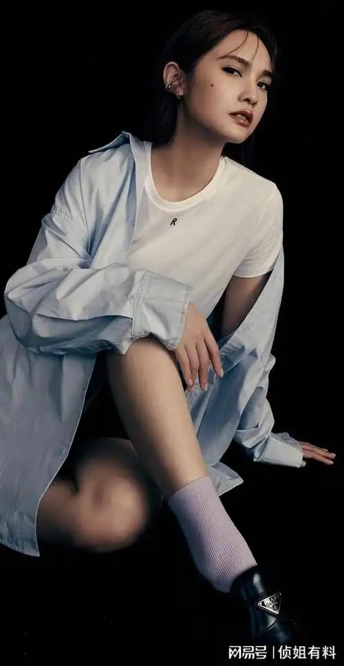 升级人妻的37岁杨丞琳赤脚长腿大合集看起来活像美少女一枚