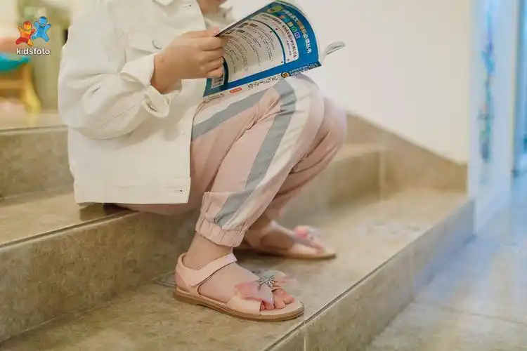 期待穿凉鞋上学的那天