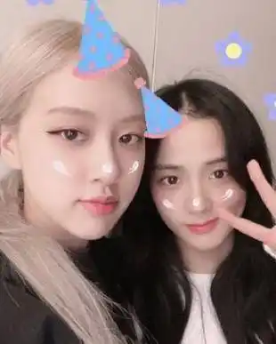 blackpink金智秀生日,jennie朴彩英为其庆生,画面高甜姐妹情深_照片