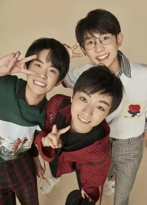 tfboys发合照#大年初一三小只终于同框啦,还在为春晚的舞台他们没有