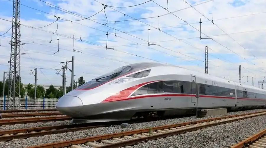 2018年9年23日crh380a改造的"动感号动车组"在广深港高铁上线运营,此