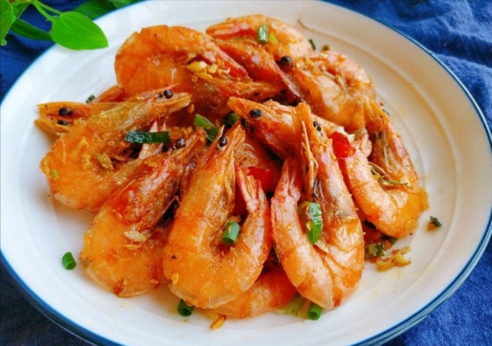 油焖大虾吃够了不妨试试香辣酥脆的椒盐虾