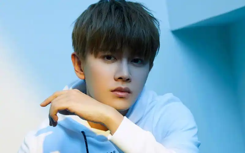 时尚,高清,帅气,休闲,任嘉伦 任嘉伦休闲帅气写真图片桌面壁纸.