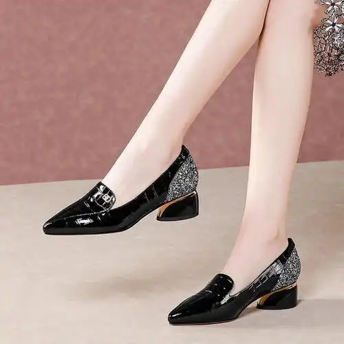 春季新品粗跟尖头深品真皮大码格力特中跟女鞋(货号 rb890)