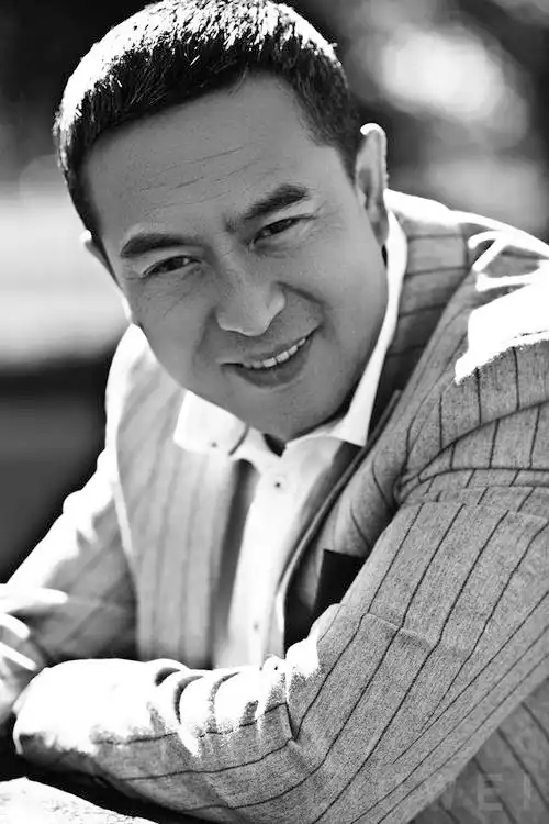 年4月8日出生于陕西省西安市,祖籍陕西省安康市,中国内地影视男演员