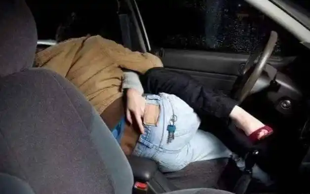 厦门车内激战2小时事件原视频曝光女方和代驾车内激情过头