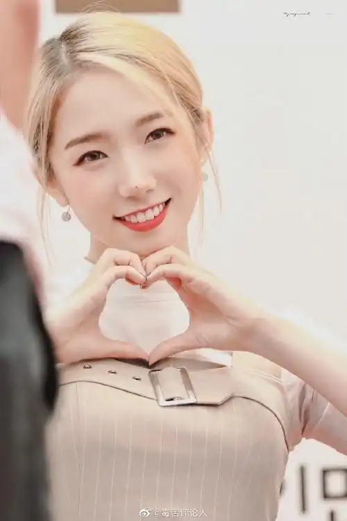 五年前的孟美岐饭拍好奶