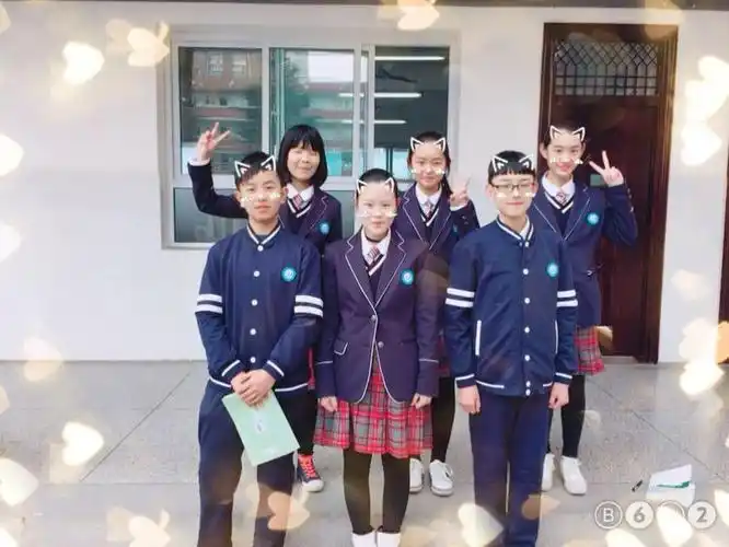 实验中学校服美出新高度