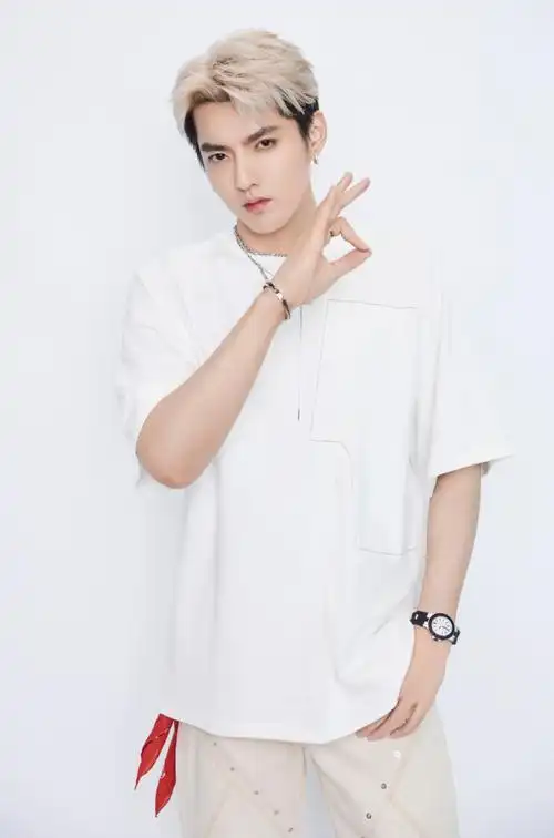 2021吴亦凡立白品牌直播_高清图片大全-爱豆app