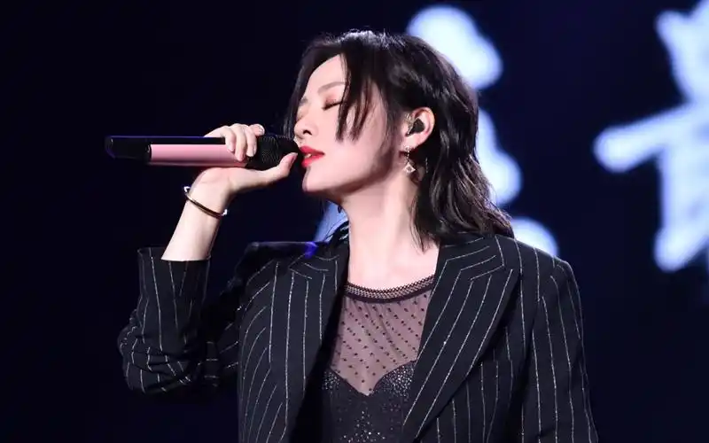 【2019心动一下互联网星光盛典】张靓颖全程cut(红毯 演唱)