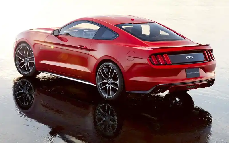 2015款福特野马gt跑车