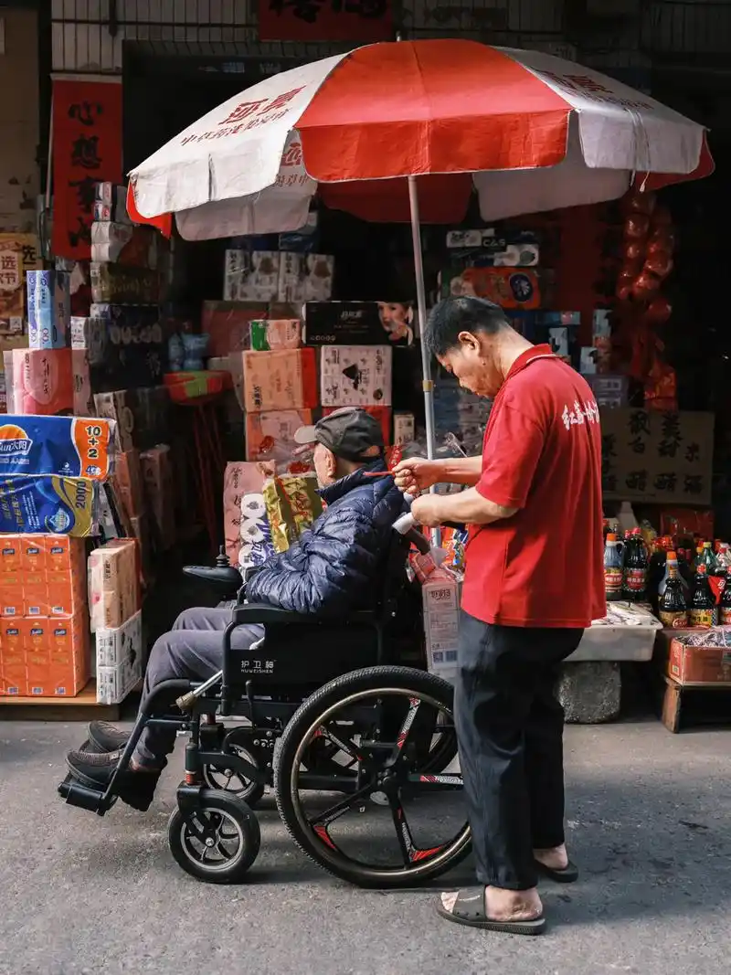 市井生活 #平凡生活 #扫街 #生活纪实 #街头摄影 垌尾 - 抖音