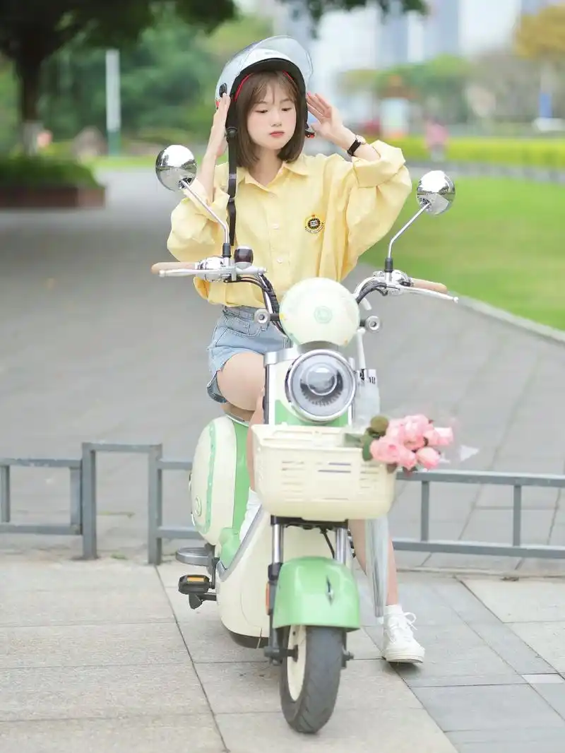 爱玛电动车 #适合女生代步通勤的 - 抖音