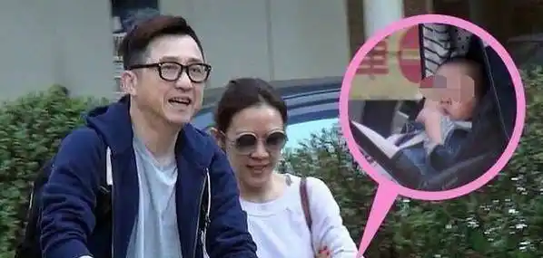 当天,庾澄庆的现任妻子张嘉欣也参加了活动.