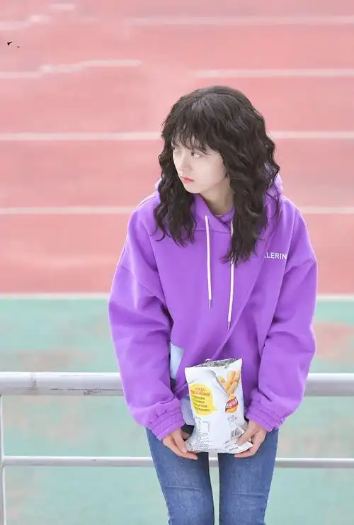 赵今麦的多肉腿火了当她穿上长袜后双腿间无一丝赘肉