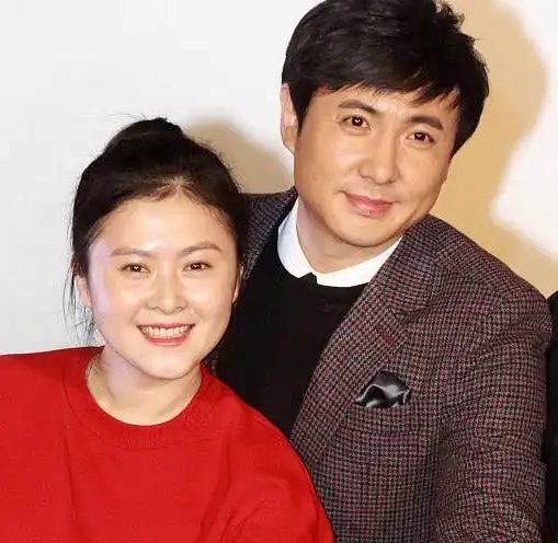 39岁沈腾近照身体发福和老婆像父女儿子帅气很像他