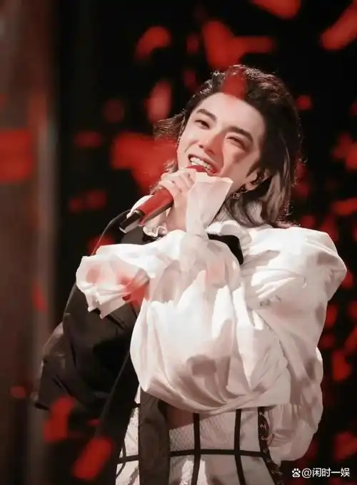 华晨宇颠覆造型再现经典角色,惊艳登场《王牌对王牌》第八季预告