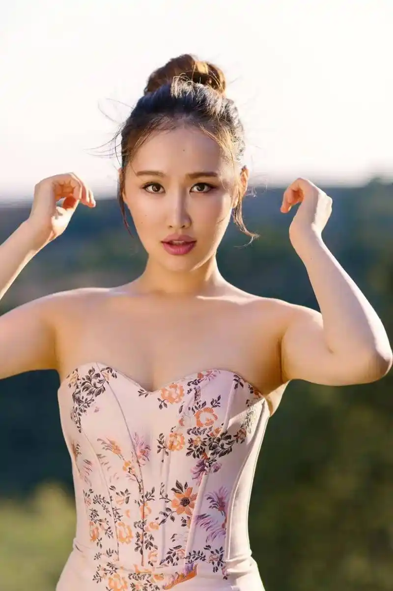 最美文化人本期嘉宾旅意青年女高音歌唱家王冰冰特约嘉宾莫华伦