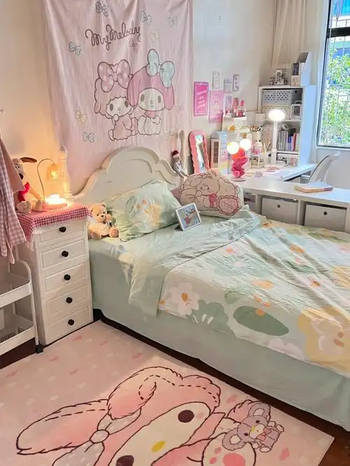 女大学生放假回家第一步改造卧室