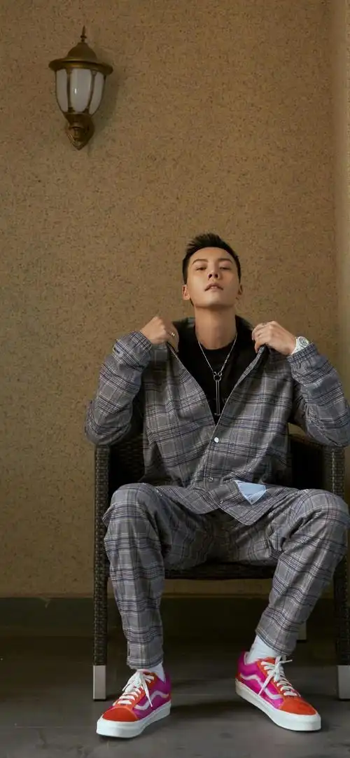 陈伟霆时尚男明星手机壁纸