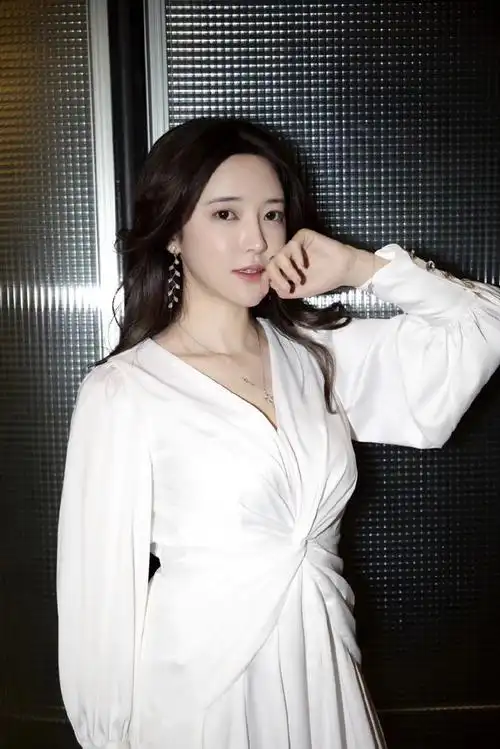 > 张璇时尚简约活动照图片(3/5)
